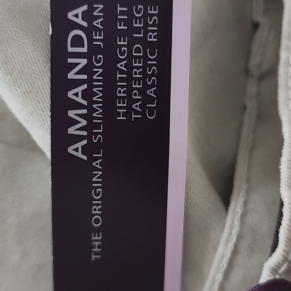 Gloria Vanderbilt NEW Beige Embroidered Amanda Jeans - Picture 5 of 5